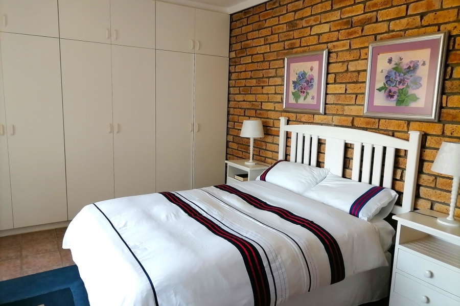 5 Bedroom Property for Sale in Stilbaai Wes Western Cape